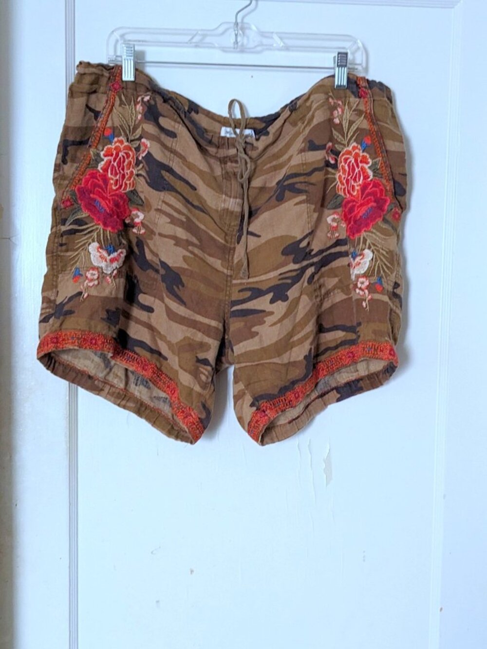 Johnny Was Los Angeles "Burke" Embroidered Linen Shorts Camouflage Size XL - Picture 3 of 9